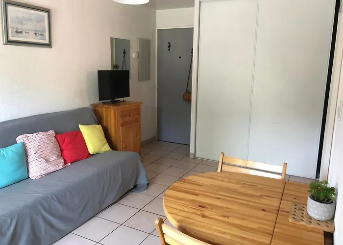 T2 A - Centre-ville, Proche Et Commerces, Avec Parking Et Balcon - Fr-1-319-12 Apartment