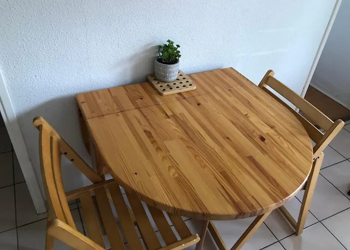 Apartment T2 A - Centre-ville, Proche Et Commerces, Avec Parking Et Balcon - Fr-1-319-12 *