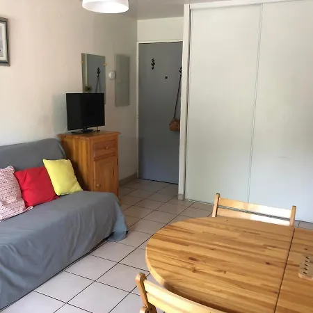 T2 A - Centre-ville, Proche Et Commerces, Avec Parking Et Balcon - Fr-1-319-12 Apartment