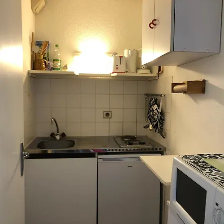 T2 A - Centre-ville, Proche Et Commerces, Avec Parking Et Balcon - Fr-1-319-12 Apartment *